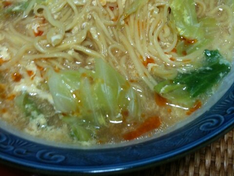 インスタントラーメンでサンラータン麺